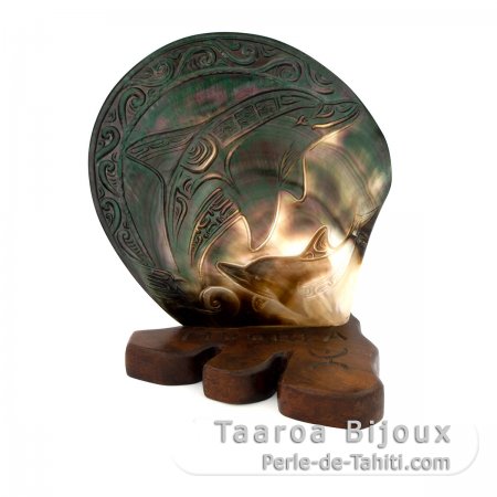 Engraved Tahitian Mother of Pearl on a Wooden Base (Tou)