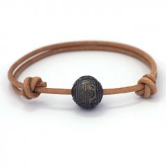 Leather Bracelet and 1 Engraved Tahitian Pearl 12.2 mm