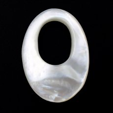 Mother-of-pearl oval shape - 28 x 20 x 4.2 mm