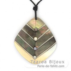 Mother-of-Pearl pendant and 4 Tahitian Keishis